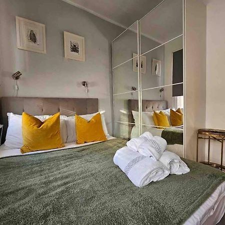 Beautiful And Spacious Flat Londra Exterior foto