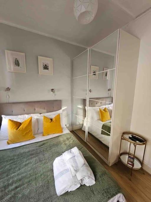 Beautiful And Spacious Flat Londra Exterior foto