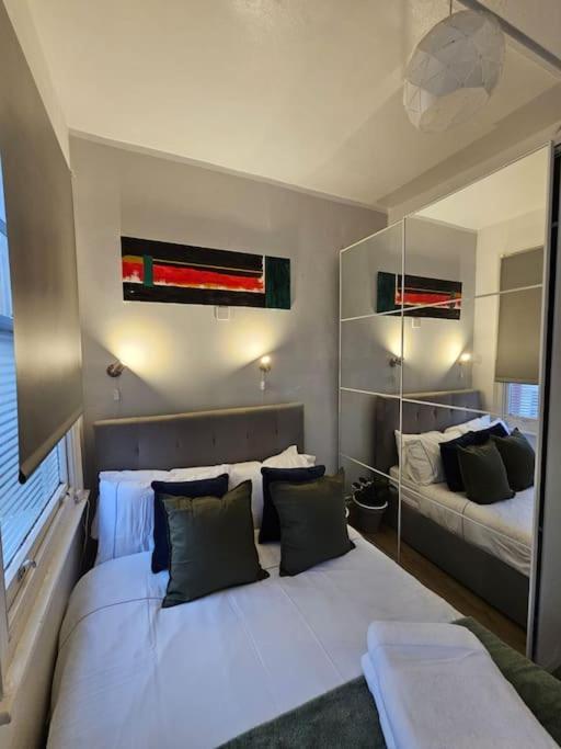 Beautiful And Spacious Flat Londra Exterior foto