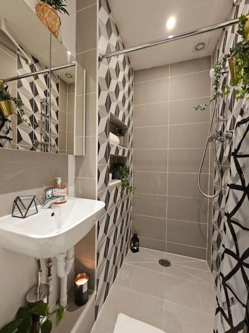 Beautiful And Spacious Flat Londra Exterior foto