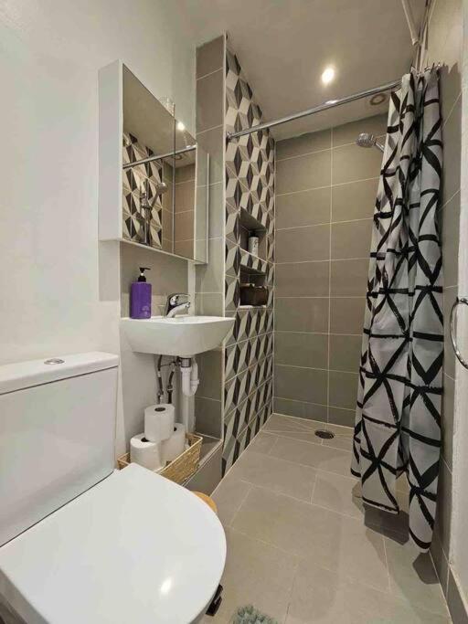Beautiful And Spacious Flat Londra Exterior foto