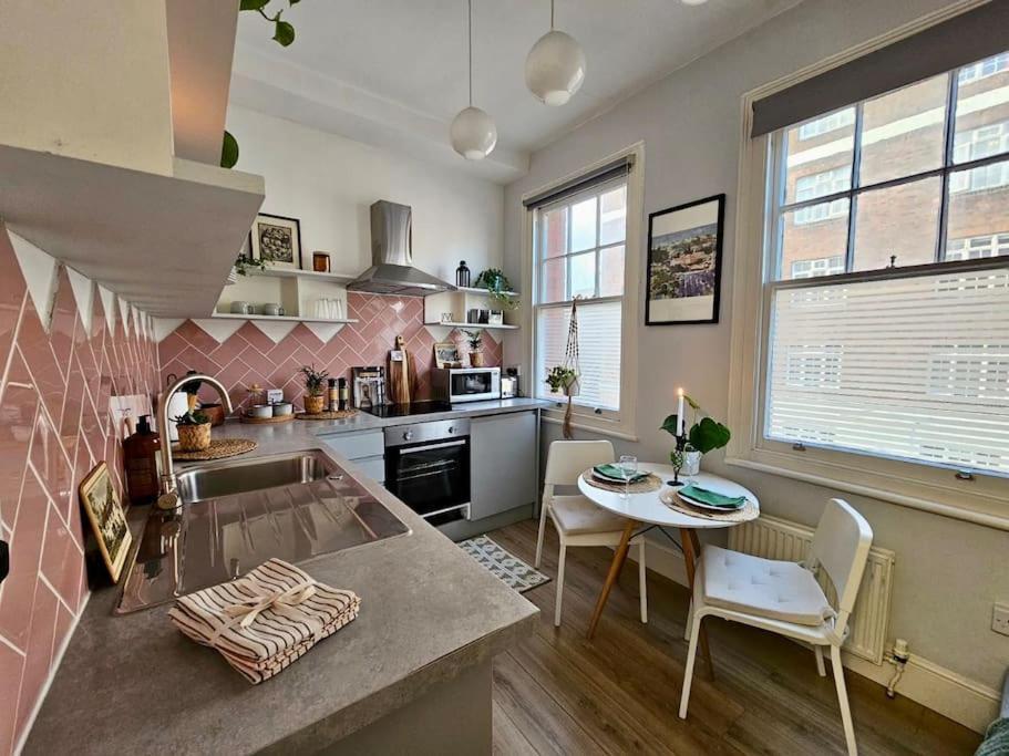 Beautiful And Spacious Flat Londra Exterior foto